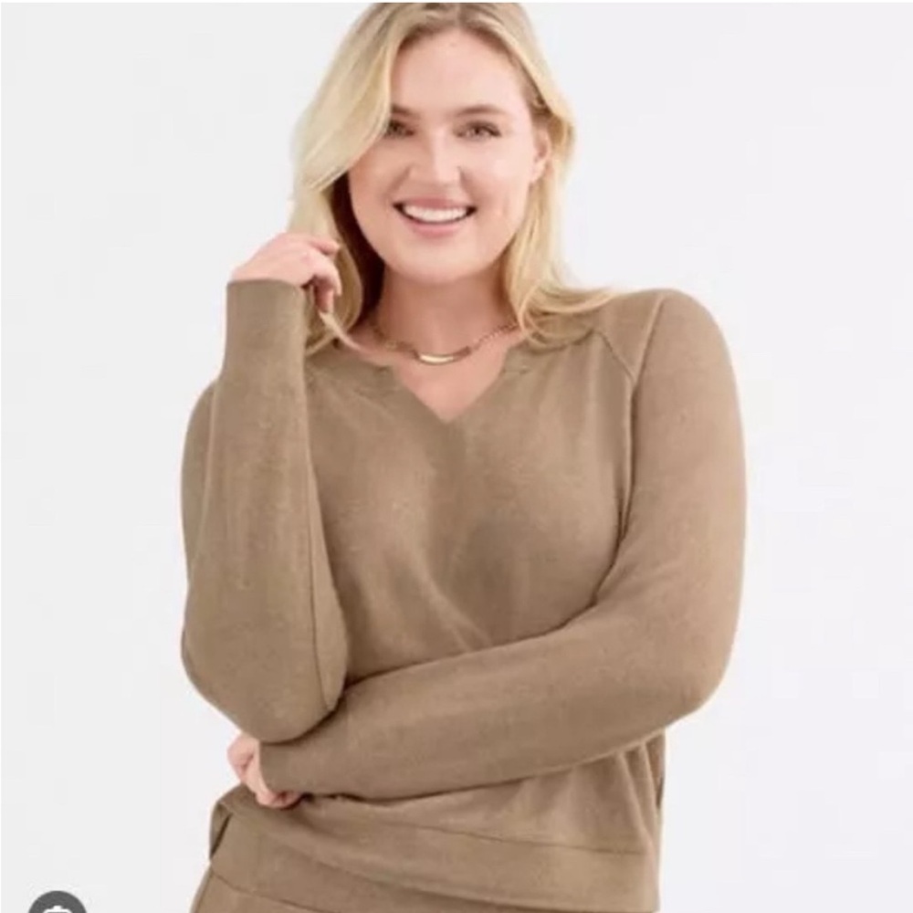 NWT Cabi 4752 Book Club Beige Tan Supersoft Top